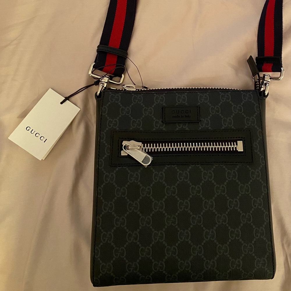 Brand new AUTHENTIC 1095 GG GUCCI messenger bag